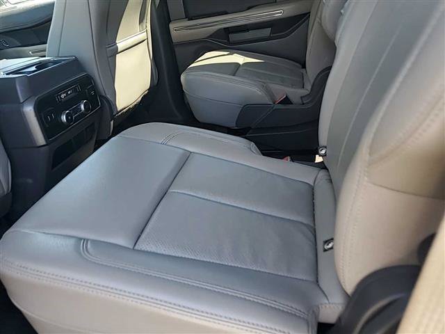 Used 2020 Ford Expedition XLT w/ Equipment Group 202A RWD image 4