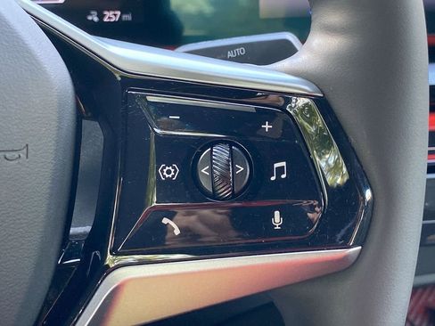 Used 2025 BMW i5 eDrive40i w/ Premium Package image 32