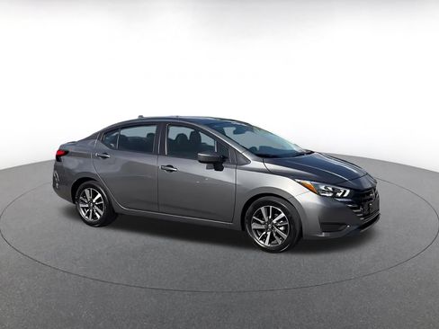 Used 2025 Nissan Versa SV FWD image 2