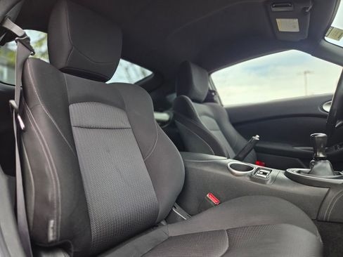 Used 2019 Nissan 370Z w/ Sport Package RWD image 25