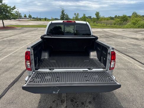 Used 2018 Nissan Frontier SV AWD/4WD image 9