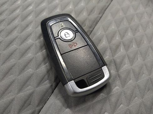 Used 2020 Ford Escape SE image 32