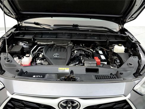 Used 2023 Toyota Highlander XLE image 14