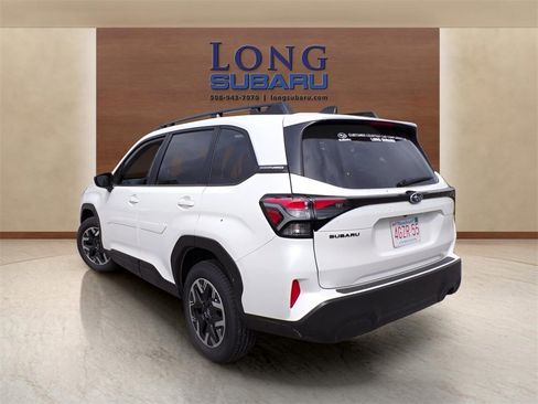 Used 2025 Subaru Forester Premium image 13