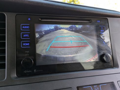 Used 2015 Toyota Sienna Limited image 23