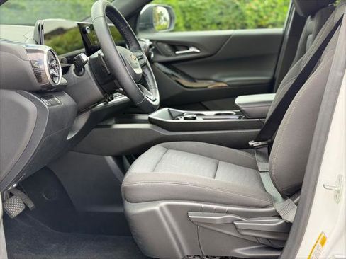 Used 2026 Chevrolet Equinox LT FWD image 12