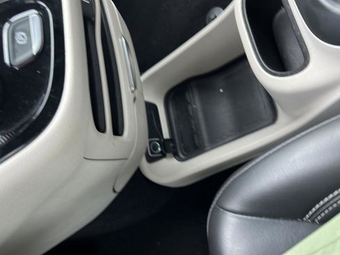 Used 2023 Chrysler Pacifica Touring-L FWD image 19