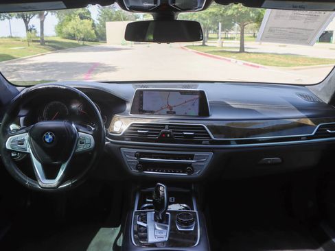 Used 2017 BMW 750i xDrive AWD/4WD image 26