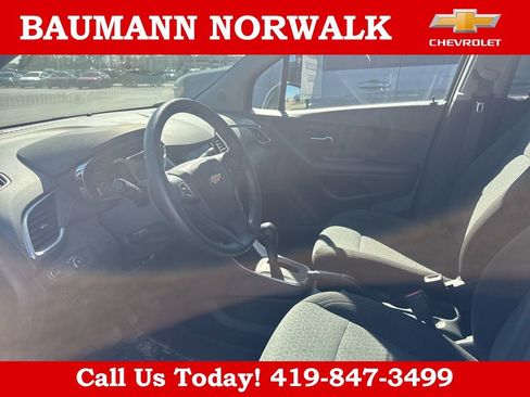 Used 2022 Chevrolet Trax LS w/ Tint and Cruise Package image 15