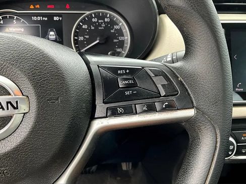Used 2022 Nissan Versa SV w/ Electronics Package FWD image 17