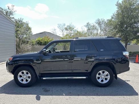 Used 2020 Toyota 4Runner SR5 Premium w/ Moonroof Package RWD image 3