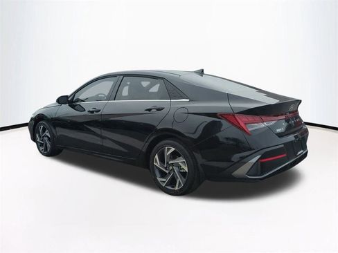 New 2026 Hyundai Elantra Limited image 7