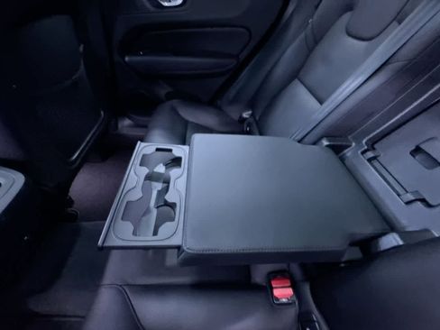 Used 2023 Volvo XC60 B5 Plus image 38