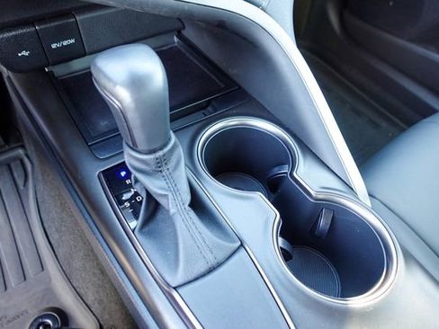 Certified 2021 Toyota Camry SE image 24