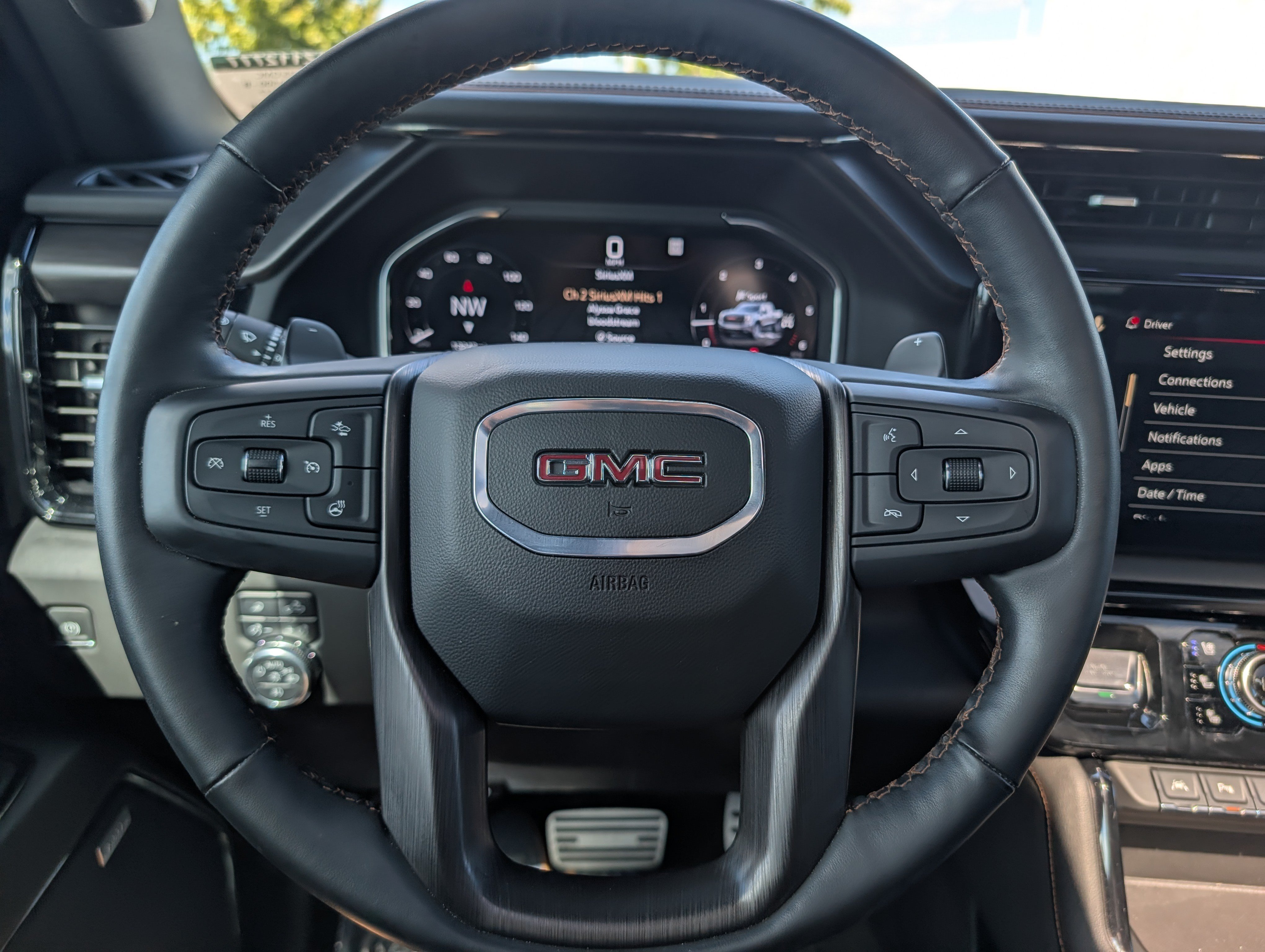 Used 2025 GMC Sierra 1500 AT4 w/ Technology Package AWD/4WD image 51