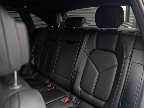 Certified 2026 Porsche Macan AWD/4WD image 21