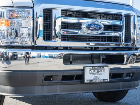 Certified 2023 Ford E-450 and Econoline 450 Super Duty w/ Power Windows & Locks Group RWD image 10
