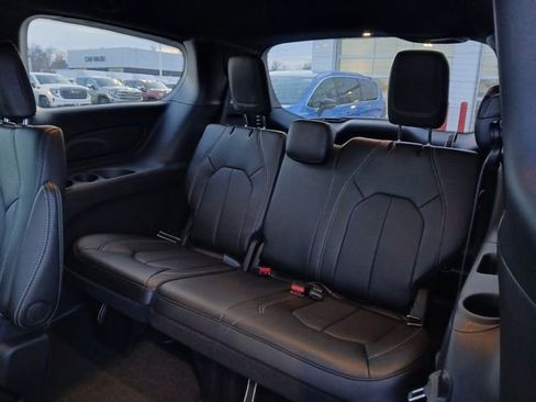 New 2026 Chrysler Pacifica Select image 13