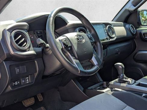 Used 2021 Toyota Tacoma TRD Off-Road w/ Technology Package AWD/4WD image 9