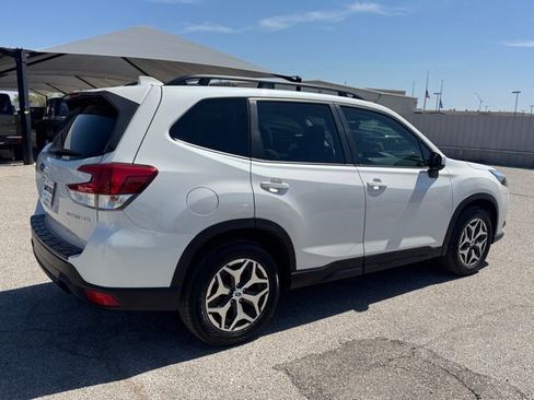 Used 2023 Subaru Forester Premium image 6
