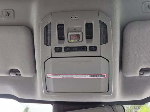 Used 2023 Toyota Highlander XLE FWD image 41