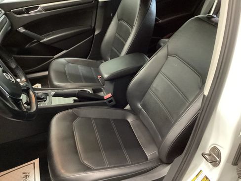 Used 2017 Volkswagen Passat 1.8T SE FWD image 8