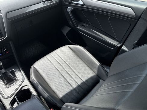 Used 2022 Volkswagen Tiguan SE R-Line FWD image 25