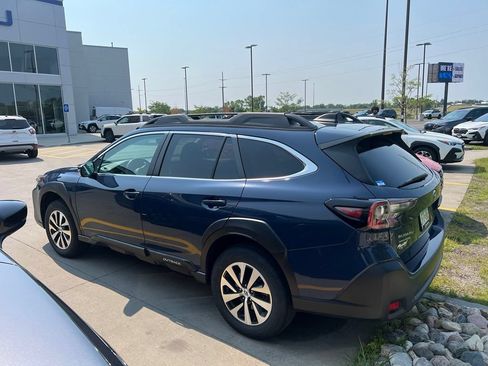 Used 2024 Subaru Outback Premium AWD/4WD image 2
