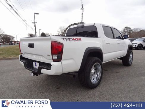Used 2018 Toyota Tacoma TRD Off-Road image 4