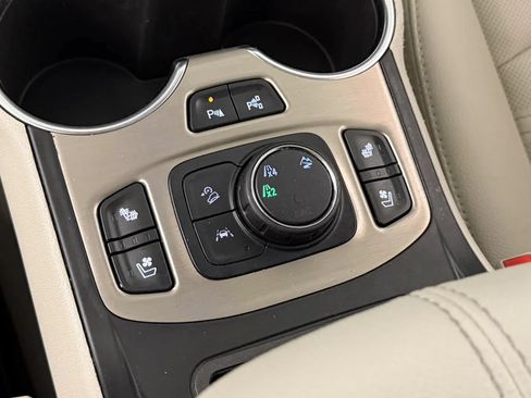 Used 2024 GMC Terrain Denali w/ Denali Premium Package AWD/4WD image 30