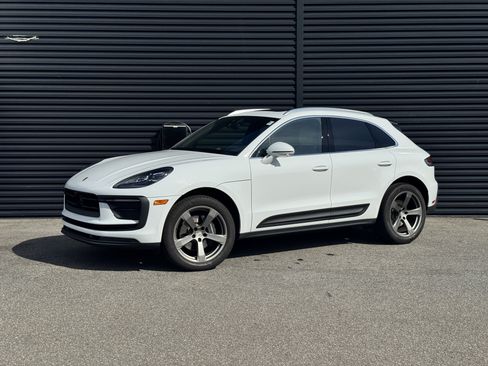 Used 2023 Porsche Macan AWD/4WD image 1