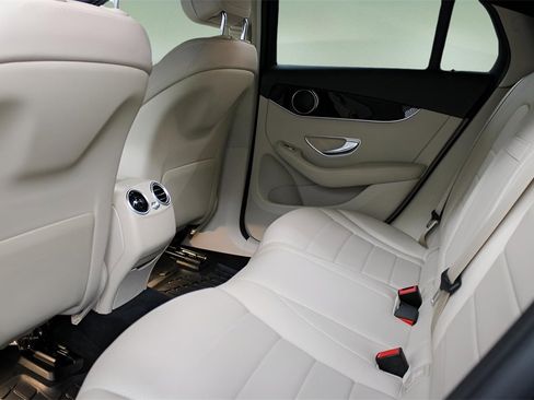 Used 2022 Mercedes-Benz GLC 300 4MATIC Coupe image 19