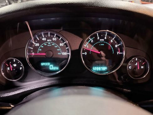 Used 2017 Jeep Wrangler Unlimited Sahara w/ Connectivity Group AWD/4WD image 14