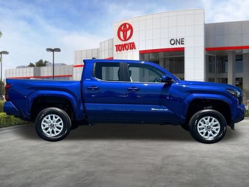 Used 2025 Toyota Tacoma SR5 AWD/4WD image 3
