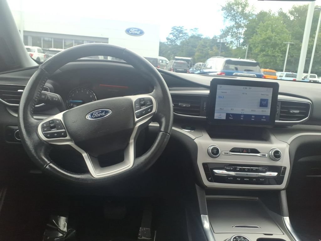 Used 2023 Ford Explorer XLT w/ Equipment Group 202A AWD/4WD image 15