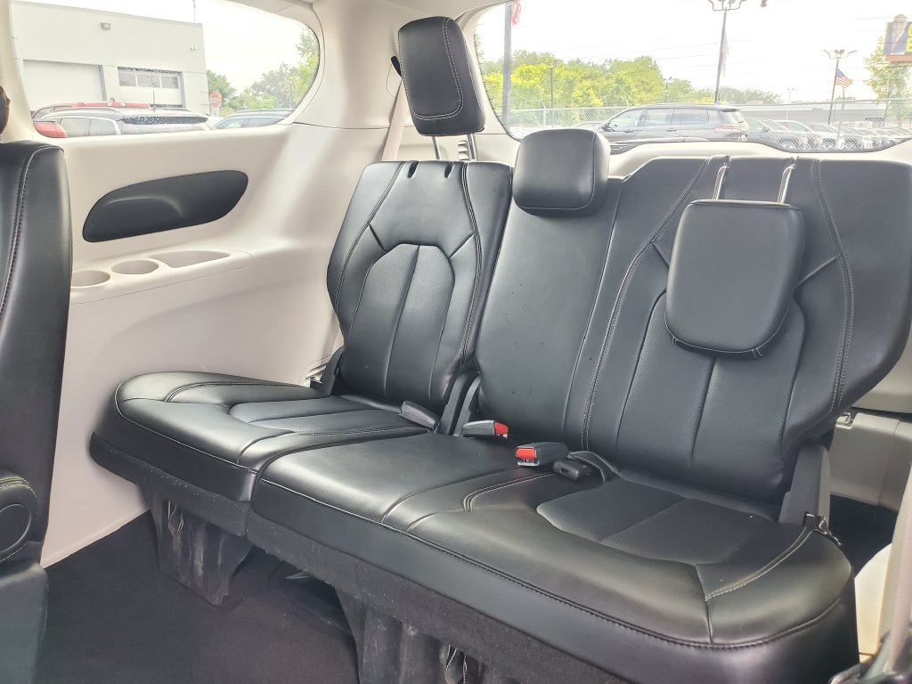 Used 2024 Chrysler Pacifica Touring-L FWD image 25