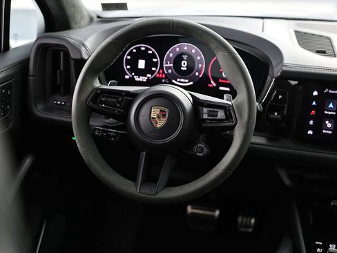 Certified 2025 Porsche Cayenne GTS AWD/4WD image 30