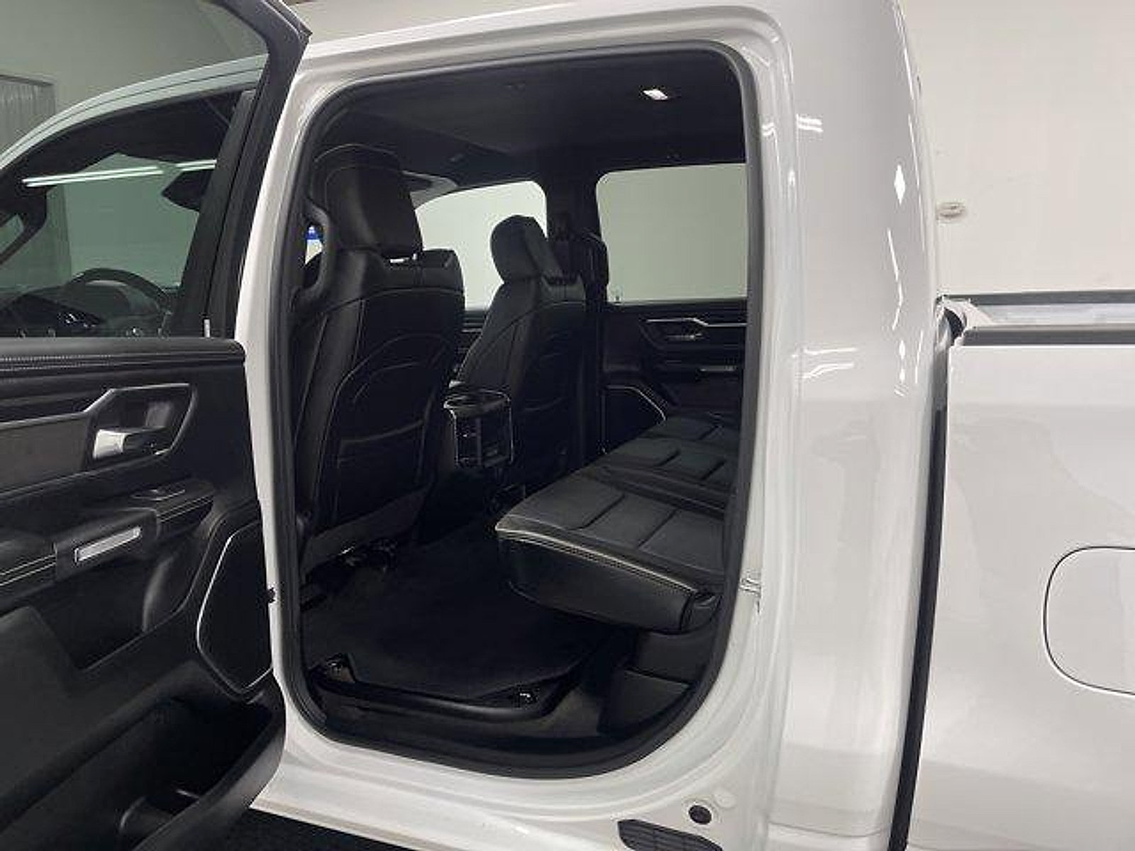 Used 2024 RAM 1500 Laramie AWD/4WD image 10