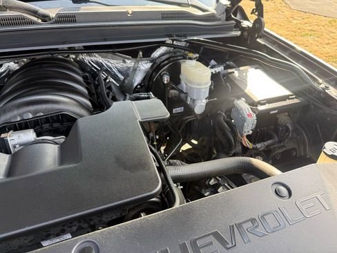 Used 2018 Chevrolet Suburban LT image 42