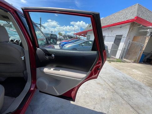 Used 2015 Nissan Rogue S FWD image 4