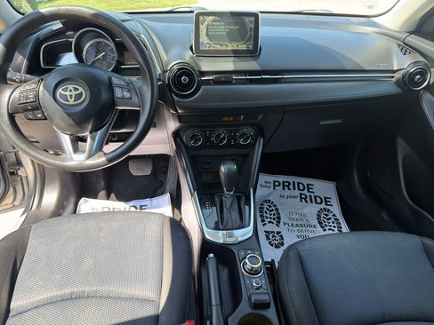 Used 2017 Toyota Yaris iA FWD image 11