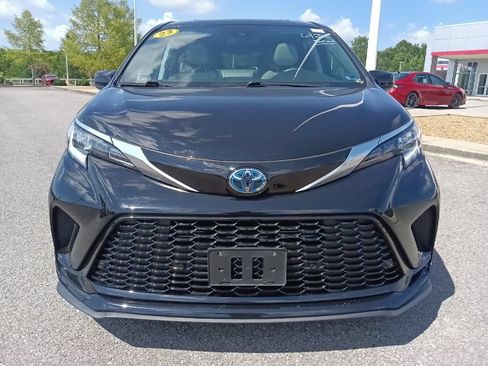 Used 2023 Toyota Sienna XSE FWD image 8