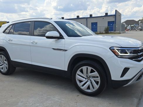 Used 2021 Volkswagen Atlas Cross Sport SE w/ Panoramic Sunroof Package image 8