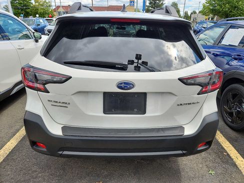 Used 2024 Subaru Outback Premium AWD/4WD image 5