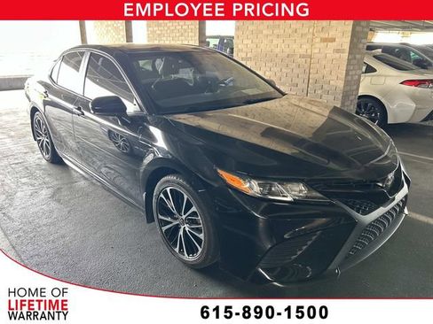 Used 2019 Toyota Camry SE FWD image 1