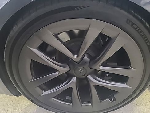 Used 2021 Tesla Model S Plaid image 5