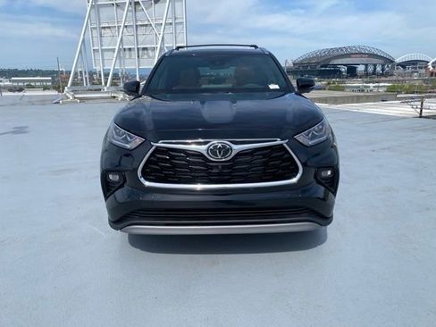 New 2026 Toyota Highlander Platinum AWD/4WD image 4