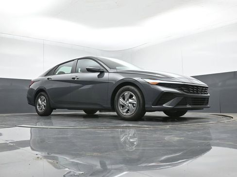 New 2026 Hyundai Elantra SE image 15