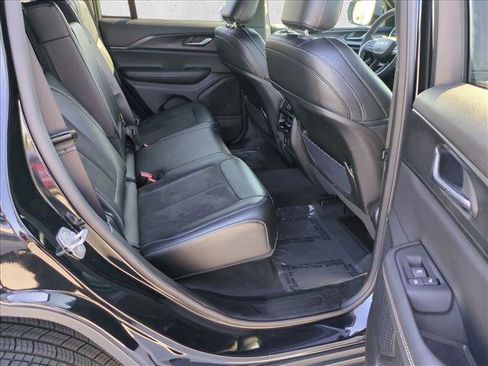 Used 2025 Jeep Grand Cherokee Altitude RWD image 19