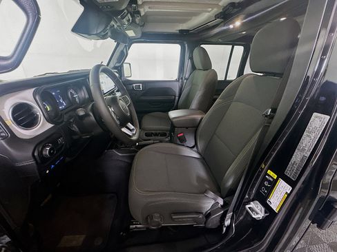 Used 2025 Jeep Wrangler Sahara w/ Safety Group image 13